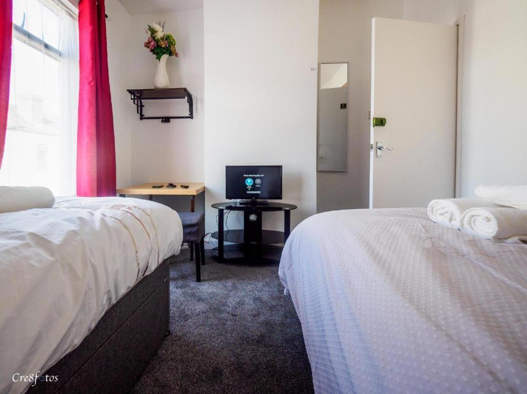 12 Cornwallis Lodge Family Room 2 Stoke-on-Trent Ngoại thất bức ảnh
