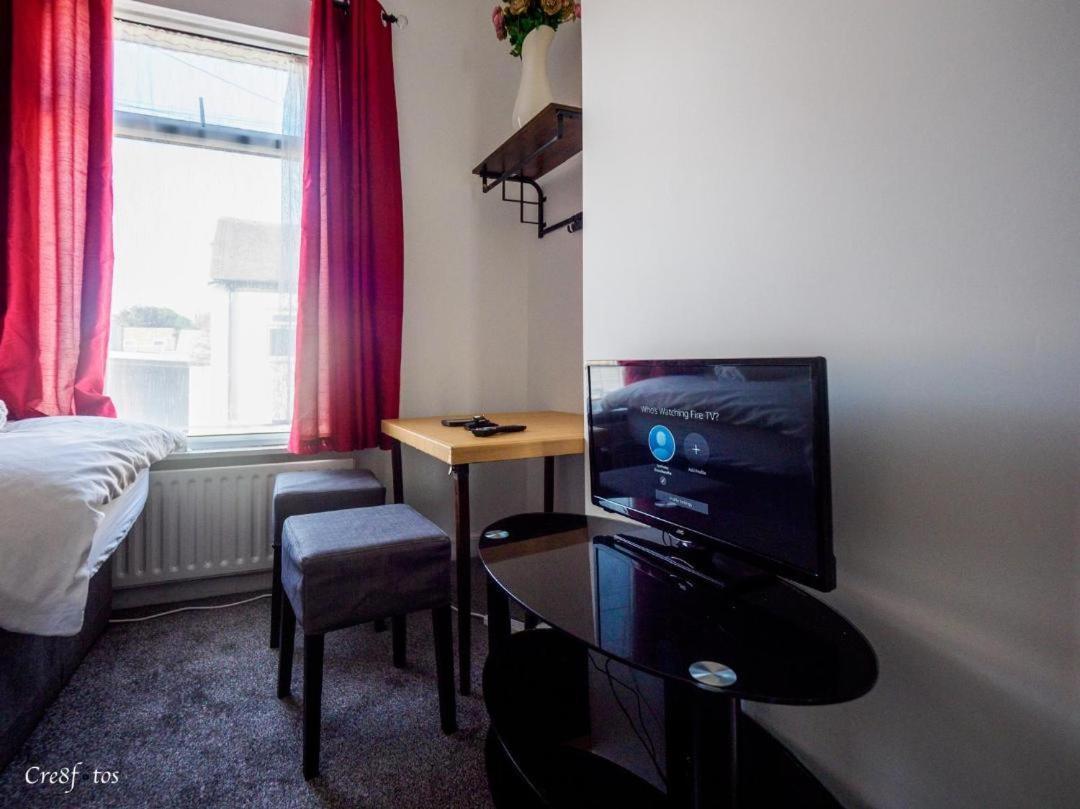 12 Cornwallis Lodge Family Room 2 Stoke-on-Trent Ngoại thất bức ảnh
